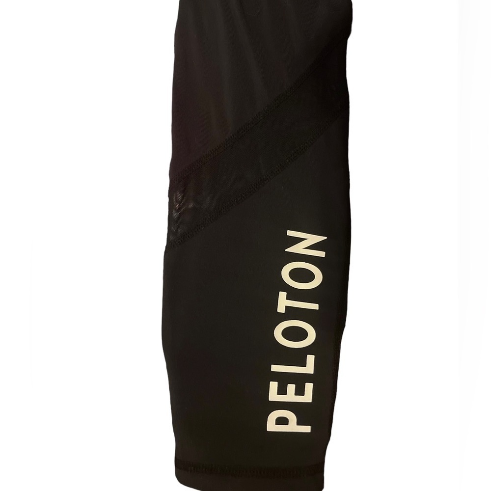 Peloton leggings mesh in the bottom size large excellent condition - Picture 4 of 4